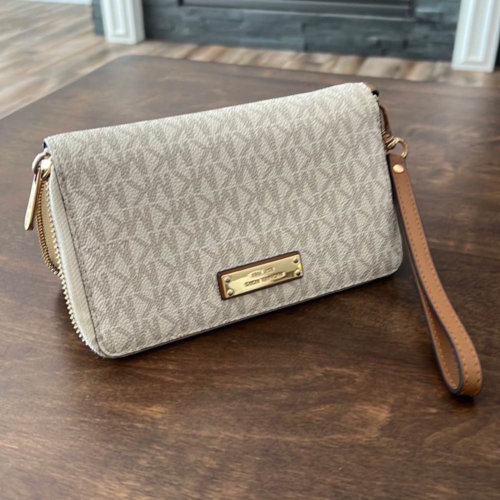 Michael Kors zipper wallet wristlet